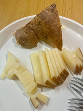 將圖片載入圖庫檢視器 🧀🐮 牛奶葫蘆芝士【山洞熟成版】切粒直吃 "Cave Aged Cow Cheese | Caciocavallo Stagionato in Grotta" - 250g
